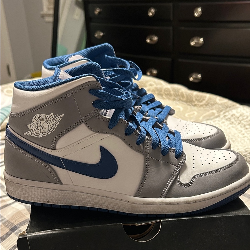 Nike Air Jordan 1 Mid Cemet Grey/White/True Blue